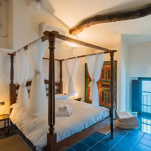 At The Pier Of - The House Of Travelers Appartement